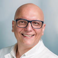 Porträt Dr. med. Gerasimos Varelis, Chefarzt varisano LungenZentrum, varisano Kliniken Frankfurt-Main-Taunus