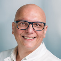 Porträt Dr. med. Gerasimos Varelis, Chefarzt varisano LungenZentrum, varisano Kliniken Frankfurt-Main-Taunus